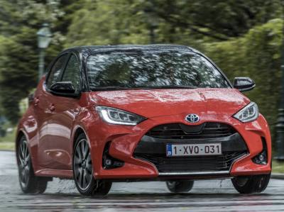 Toyota останавливает заводы во Франции и Великобритании из-за вспышки нового штамма COVID-19