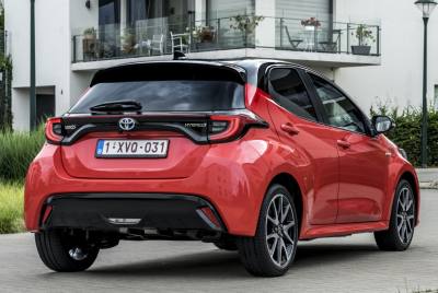 Toyota останавливает заводы во Франции и Великобритании из-за вспышки нового штамма COVID-19