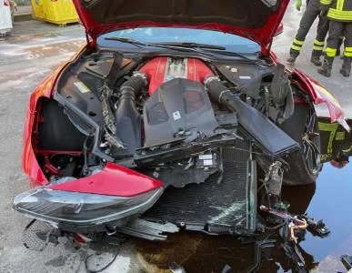 Автомойщик разбил Ferrari футболиста за €300 тысяч (ФОТО)