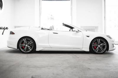 Tesla Model S лишилась крыши и пары дверей в исполнении итальянских тюнеров