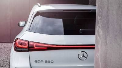 В гамме Mercedes-Benz появился компактный электрический кроссовер EQA