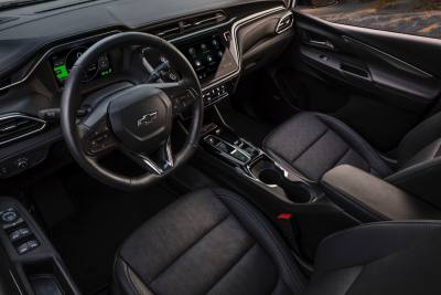 Электромобиль Chevrolet Bolt обновился, стал дешевле и обзавелся кросс-версией
