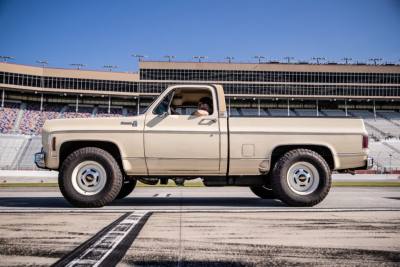Из Chevrolet Silverado 70-х годов сделали 650-сильного монстра