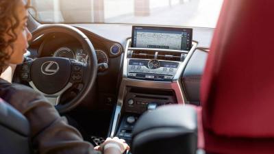 Lexus NX второго поколения показали раньше времени (ВИДЕО) 