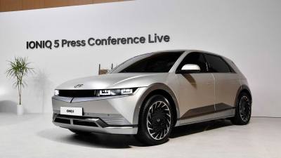 Первый массовый электромобиль Hyundai: эффектный ретродизайн и огромная колесная база