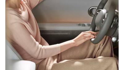 Первый массовый электромобиль Hyundai: эффектный ретродизайн и огромная колесная база