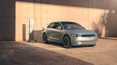 Первый массовый электромобиль Hyundai: эффектный ретродизайн и огромная колесная база