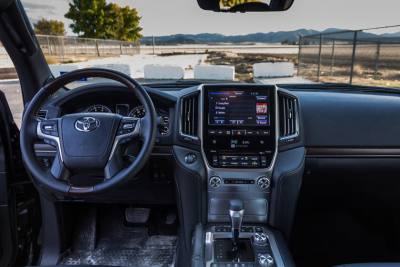В Америке бум спроса на Toyota Land Cruiser: продажи подскочили более чем в три раза
