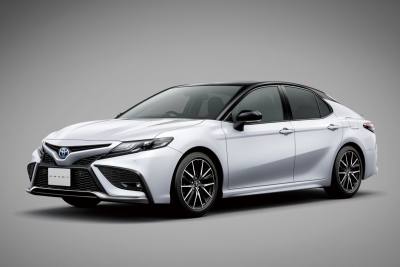 В Японии начались продажи модернизированной Toyota Camry