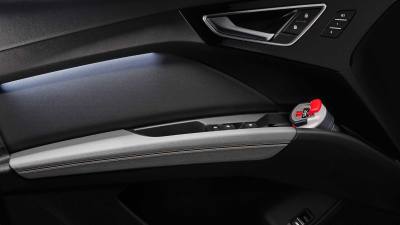 Audi показала салон электрического кроссовера Q4 e-tron: самый большой сенсорный экран и ассистент «Эй, Ауди»