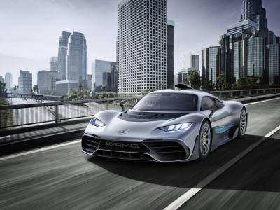Льюис Хэмилтон представил гиперкар AMG One