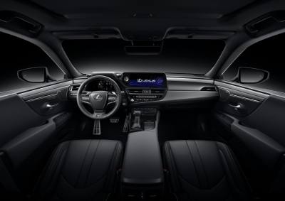 Lexus показал в Китае обновленный ES