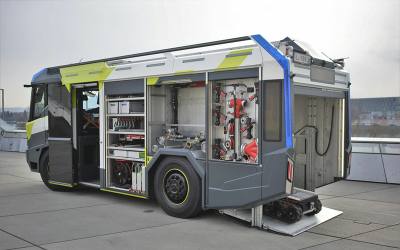 Первая в мире пожарная электромашина (но с дизелем!)