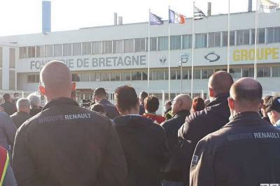 Рабочие завода Renault 12 часов удерживали директоров в заложниках